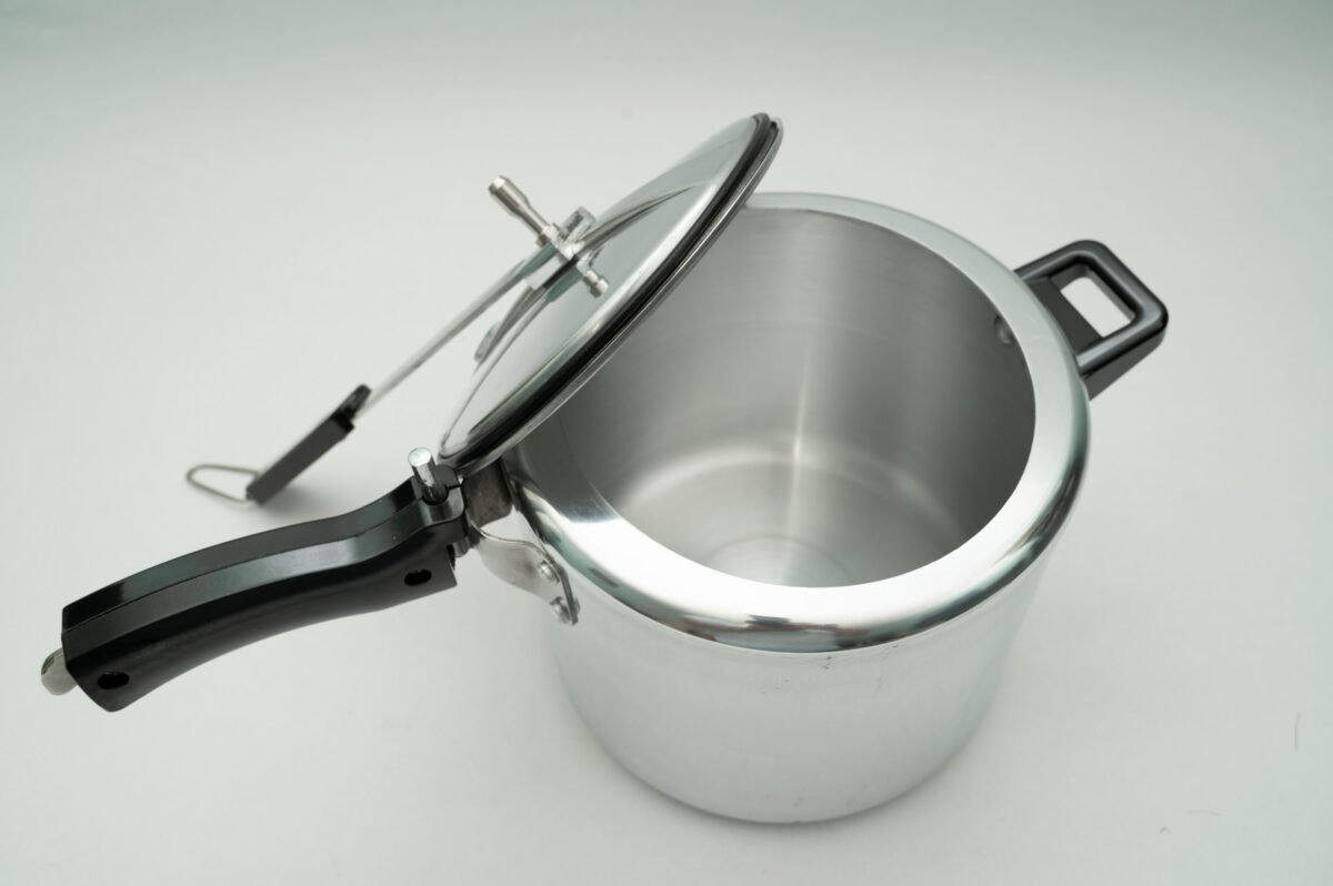 Pressure Cooker - Classic - Image 2